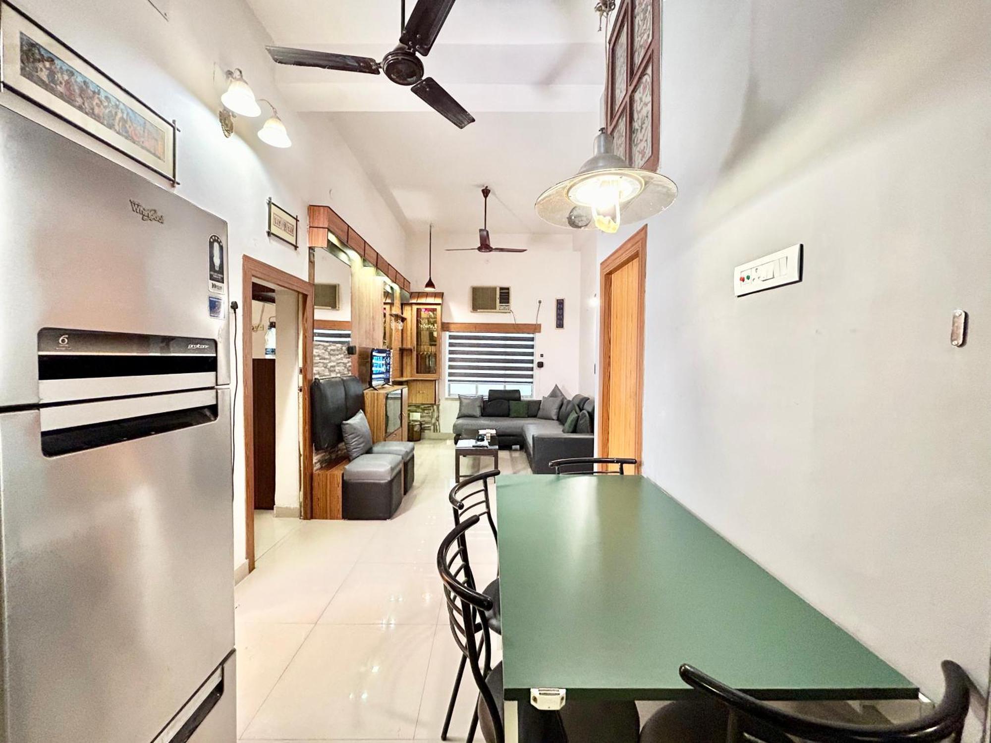 Aristocratic 3bhk Near Eastern Metropolitan Club, Santoshpur Apartment Kolkata