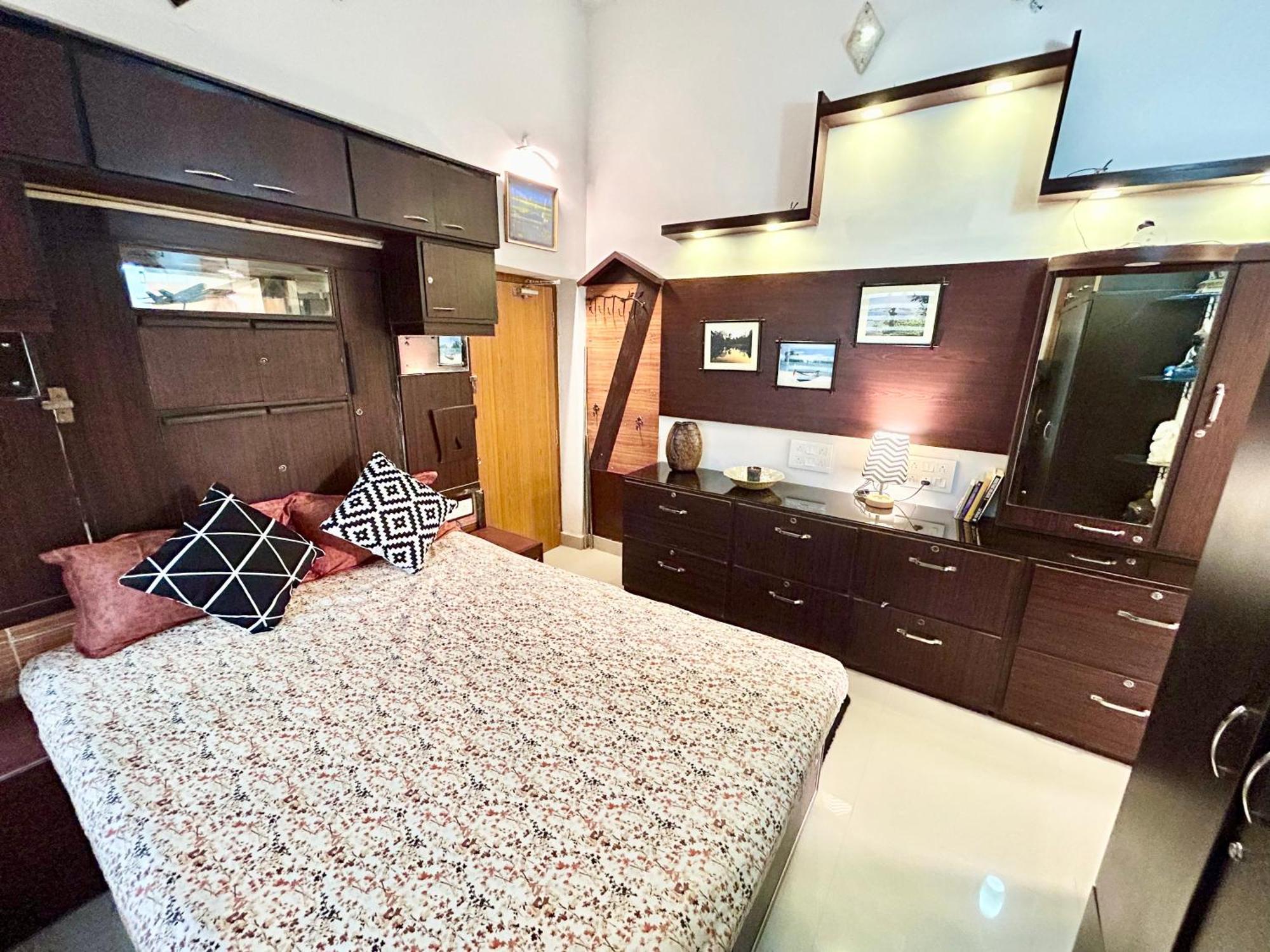 Aristocratic 3bhk Near Eastern Metropolitan Club, Santoshpur Kolkata