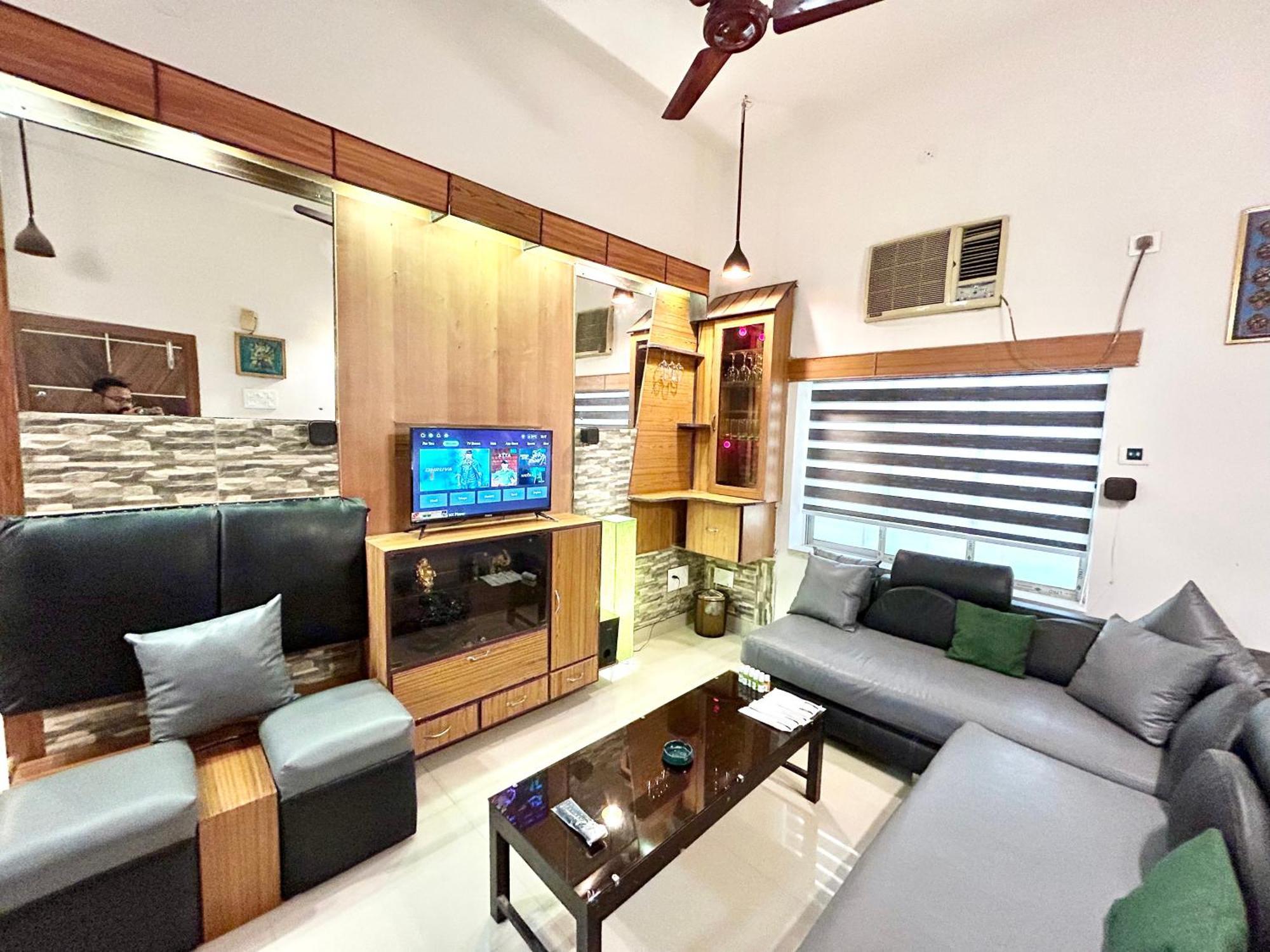 Aristocratic 3bhk Near Eastern Metropolitan Club, Santoshpur