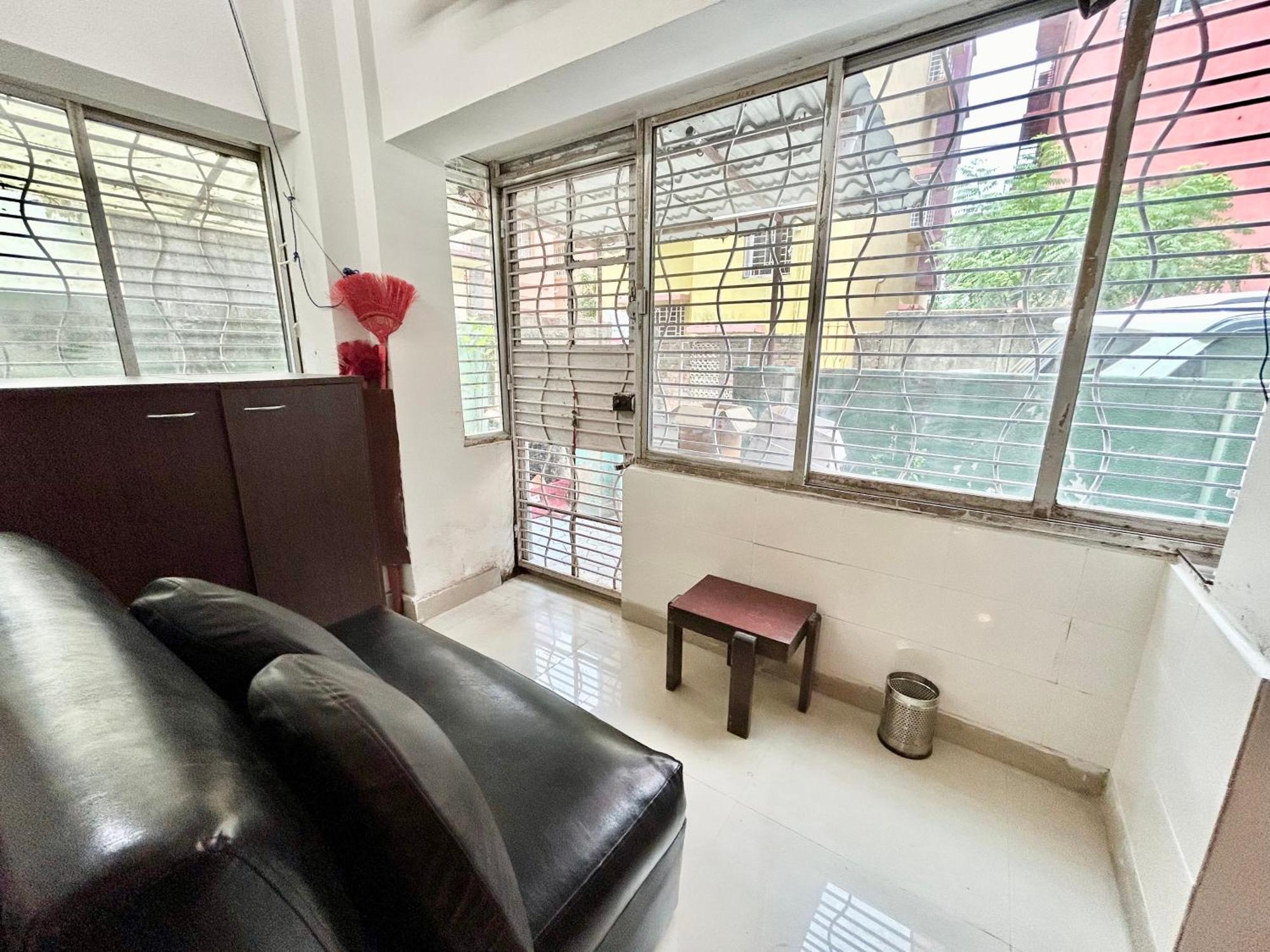 Apartment Aristocratic 3bhk Near Eastern Metropolitan Club, Santoshpur Kolkata