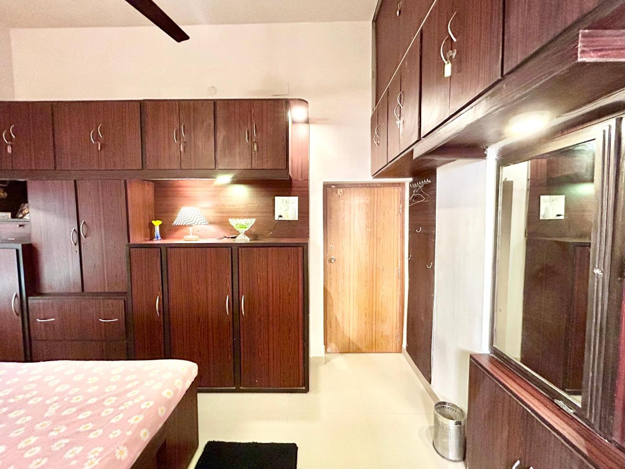Aristocratic 3bhk Near Eastern Metropolitan Club, Santoshpur Apartment Kolkata